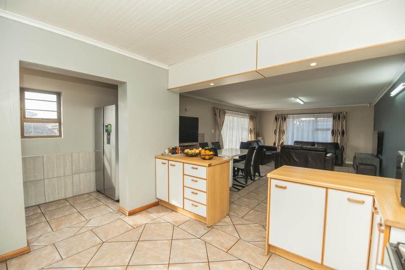 5 Bedroom Property for Sale in Bluewater Bay Eastern Cape